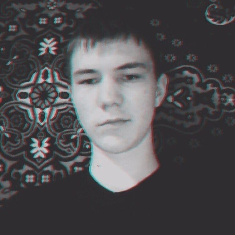  22210842  Alexandru, 27 ,    