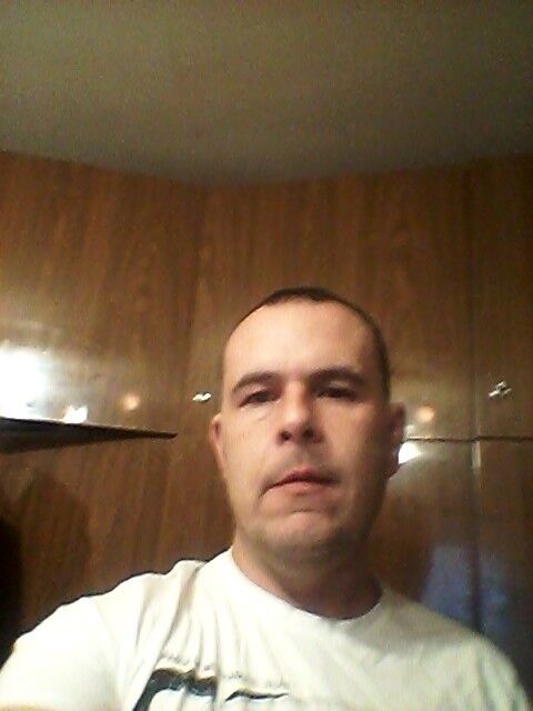  18369762  Vadim, 43 ,    