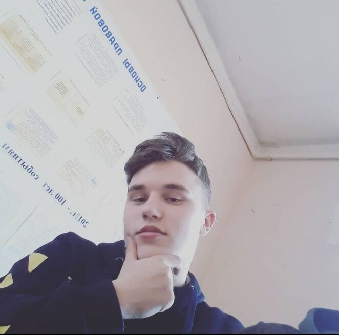  35163772  Denis, 21 ,    
