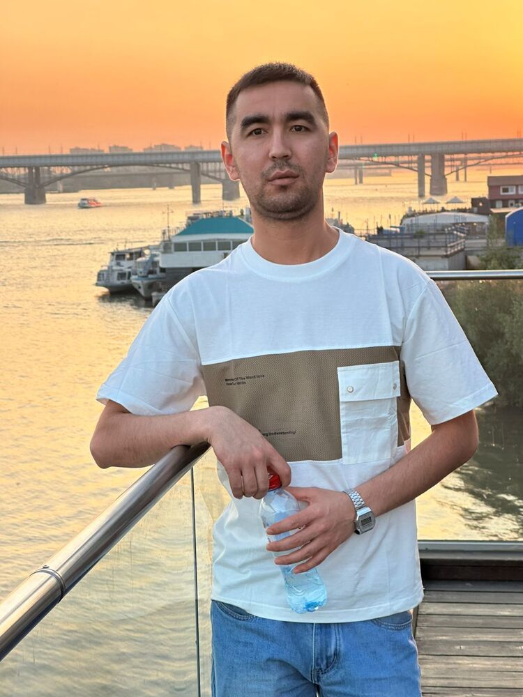 ,   Islombek, 30 ,   ,   
