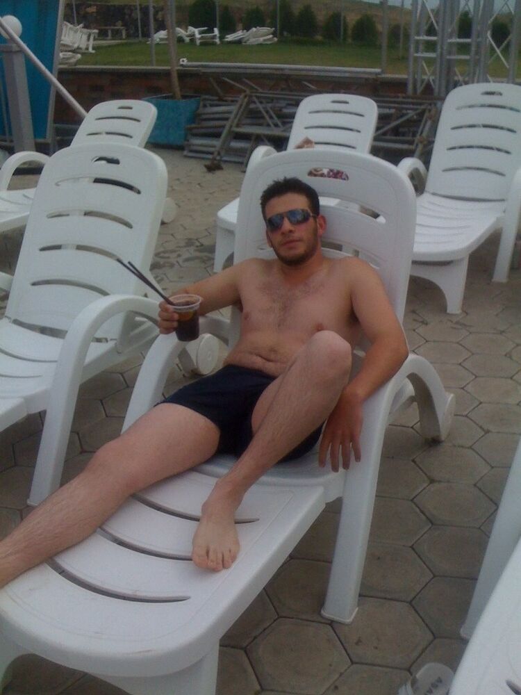 ,   ARTUR, 33 ,   