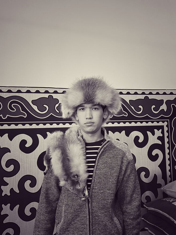  ,   Maks, 19 ,   ,   