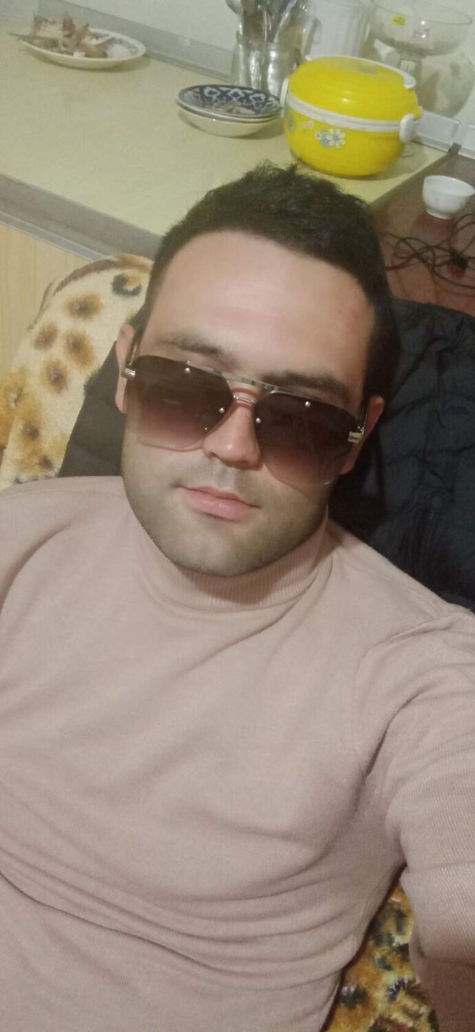  41654152  Adam, 33 ,    