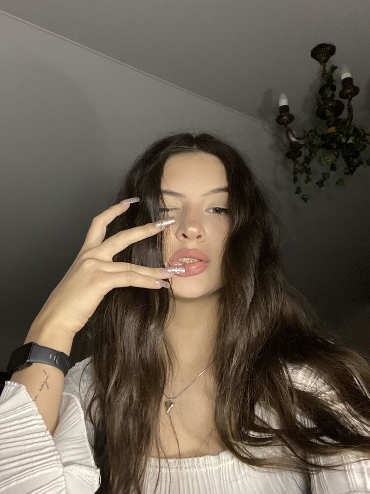  50526202  Zlata, 19 ,    