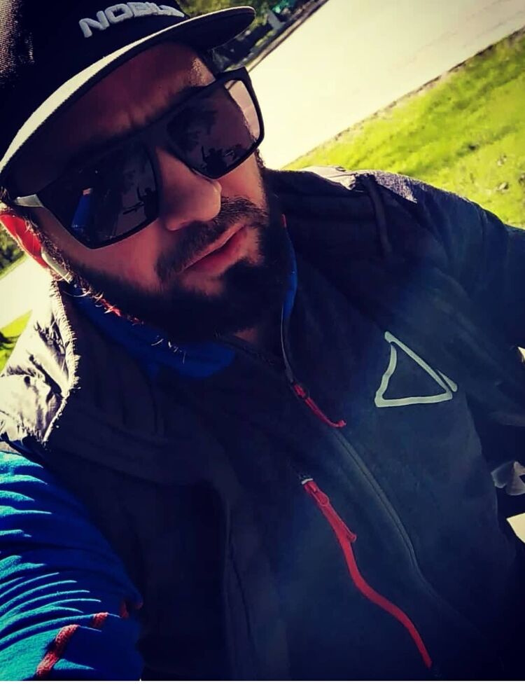  54232942  GRAY HAIRED, 32 ,    