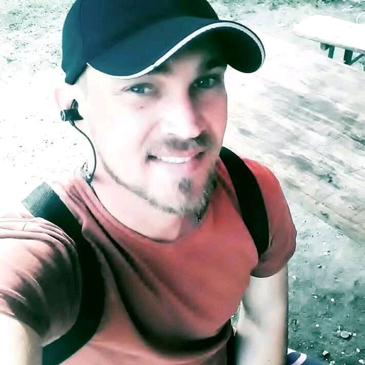  18892572  Roman, 34 ,    