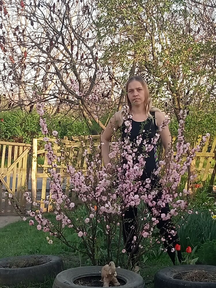  ,   Yana, 32 ,   c 