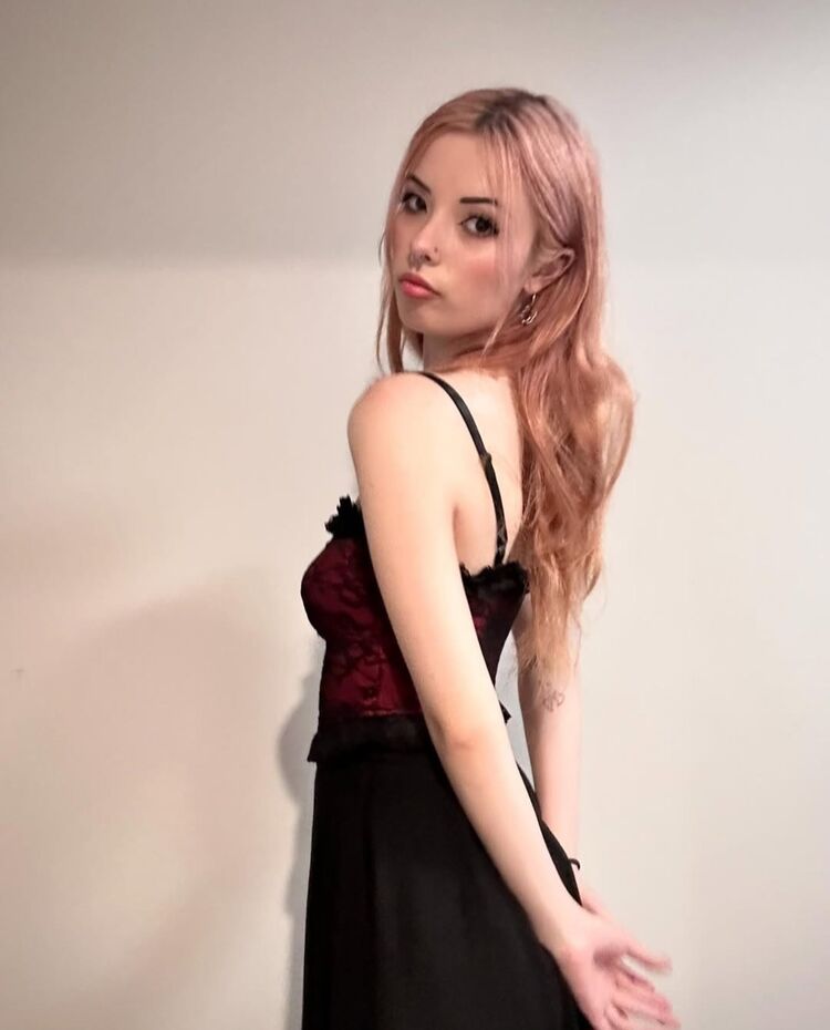  49691822  Lilith, 20 ,    