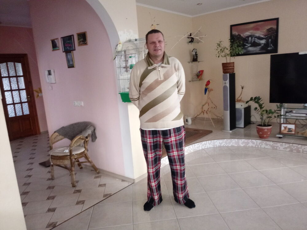  11718712  Oleg, 47 ,    