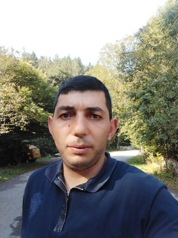  54590582  Mher, 41 ,    