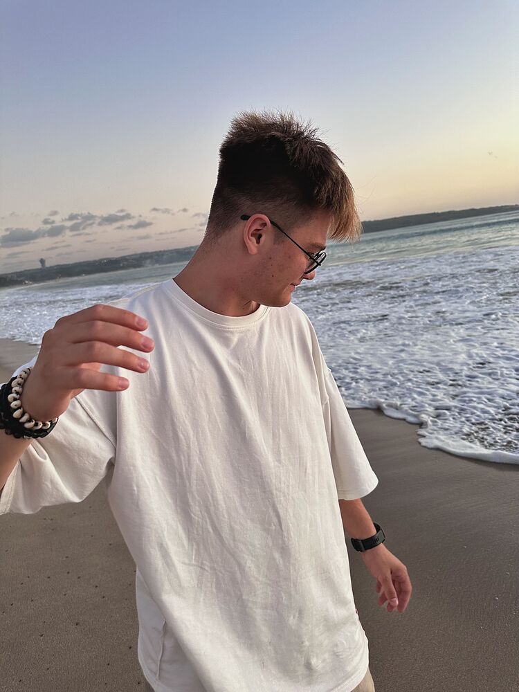  36703492  Kirill, 22 ,    