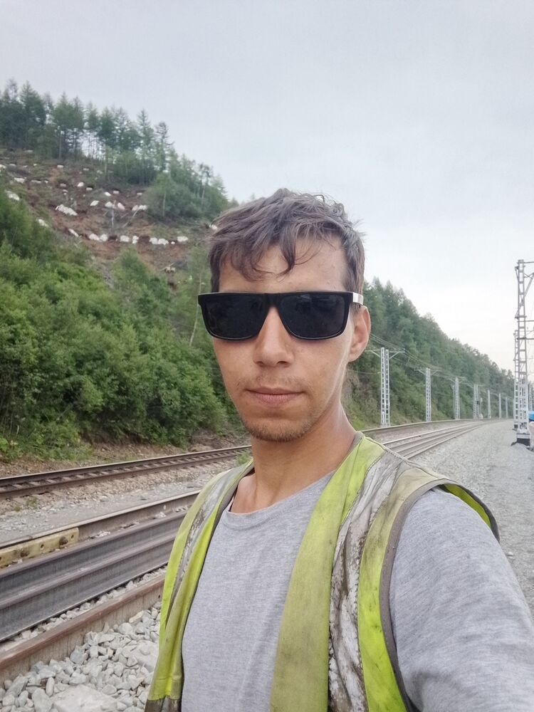  52805822  , 24 ,    -