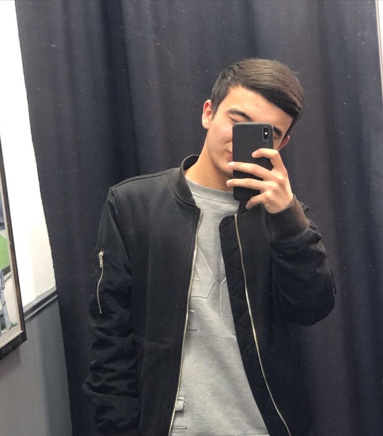  24427572  Xojiakbar, 23 ,    
