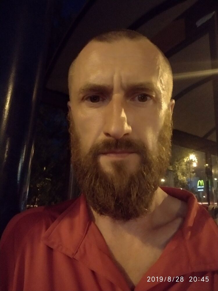  17474322  Viktor, 49 ,    
