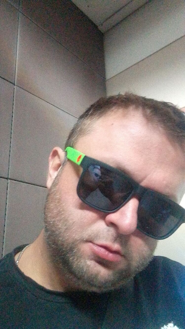  52098112  Vladimir, 39 ,    