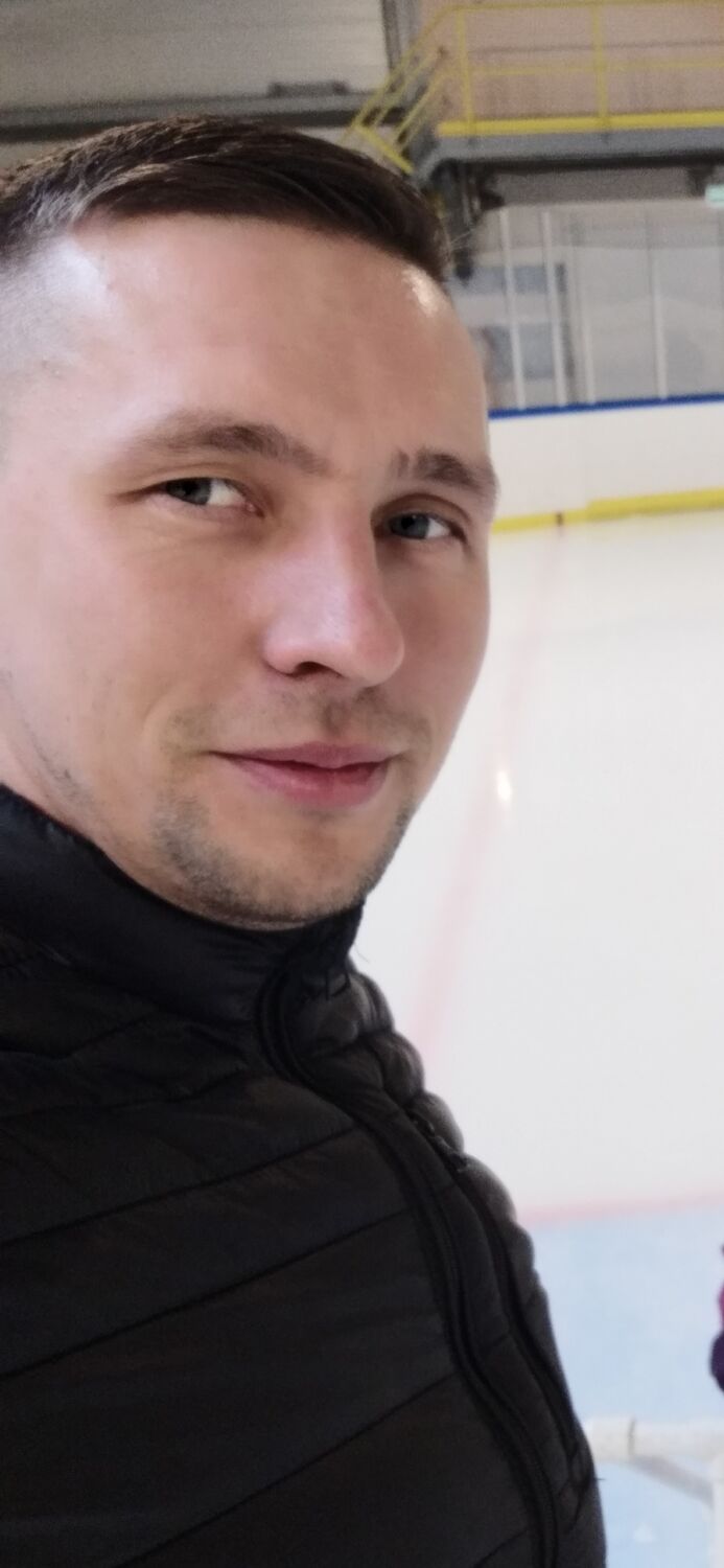  42148742  Petr, 38 ,    -