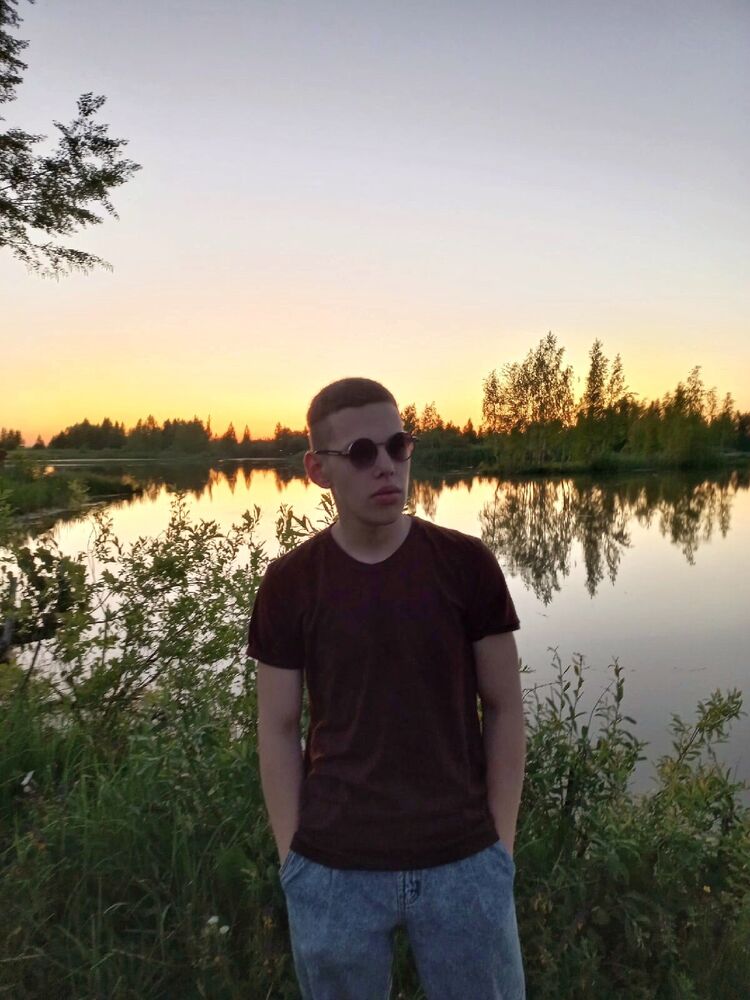  ,   Nikita, 22 ,   