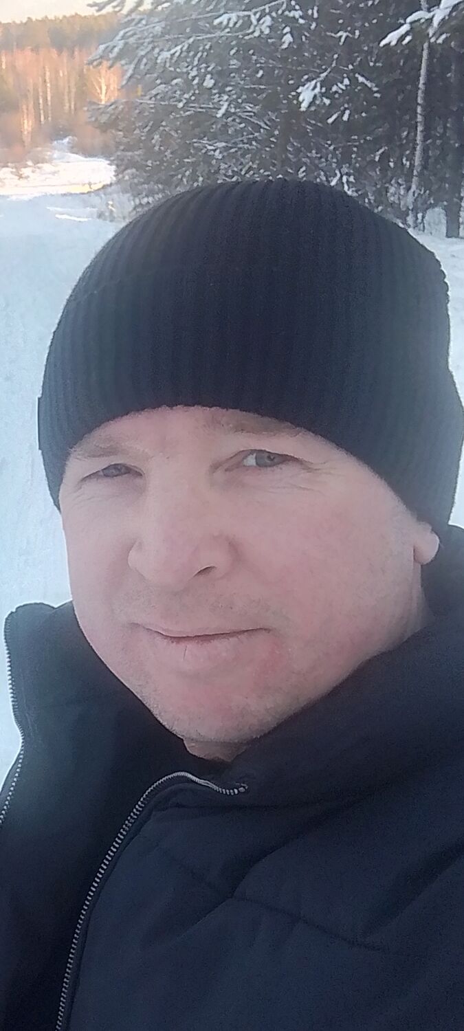  52911802  Viktor, 43 ,    