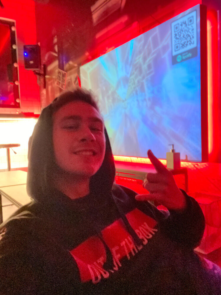  31033022  Monetka, 23 ,    