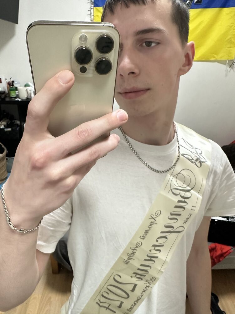  ,   Andriy, 19 ,   ,   , c , 