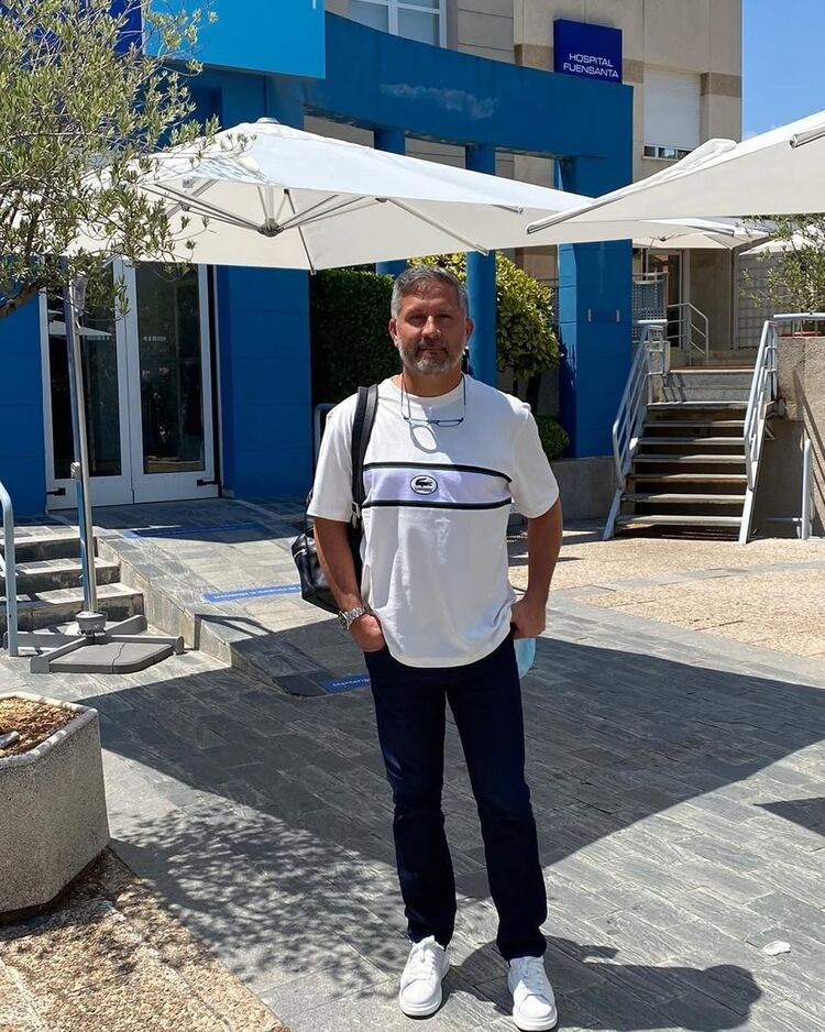  49250752  Alexander, 60 ,    