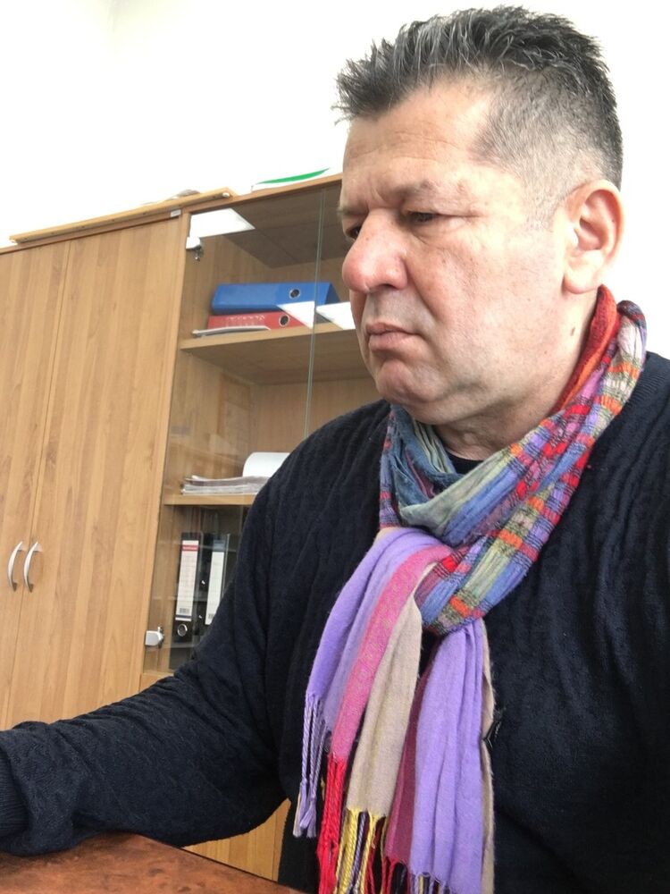  9368042  David, 66 ,    -