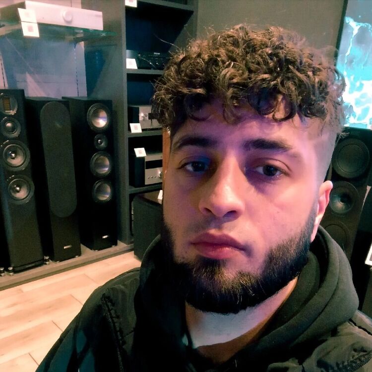  deleted,   Ali, 27 ,   ,   