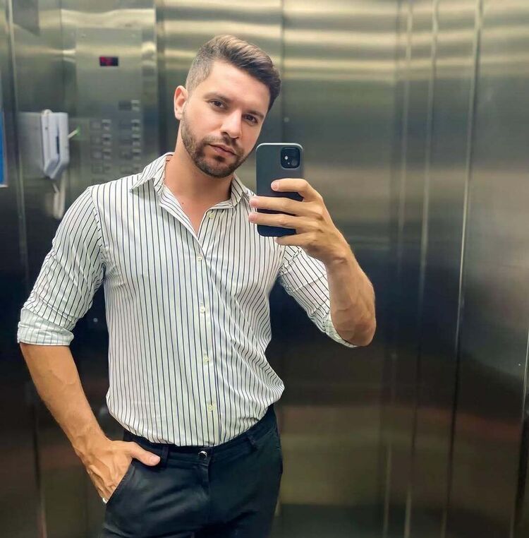  50130482  Andrei, 42 ,    