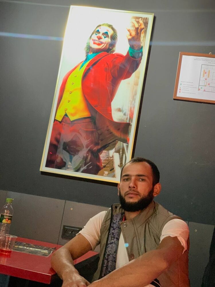  46560942  Dali, 24 ,    