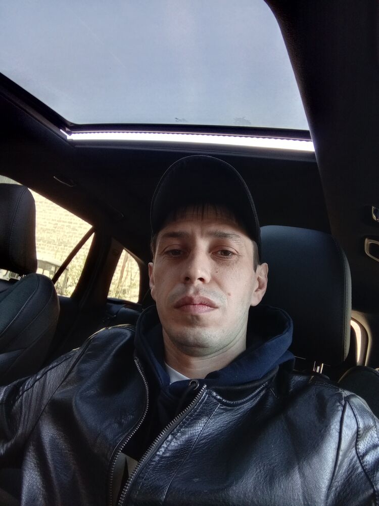  53210272  Anton, 33 ,    