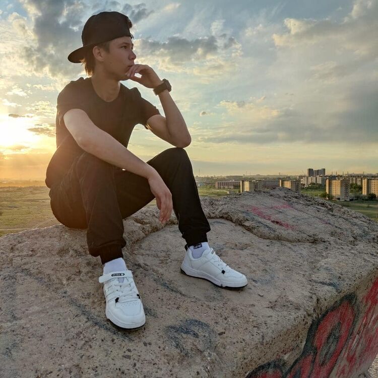  28470172  Maksim Renat, 23 ,    