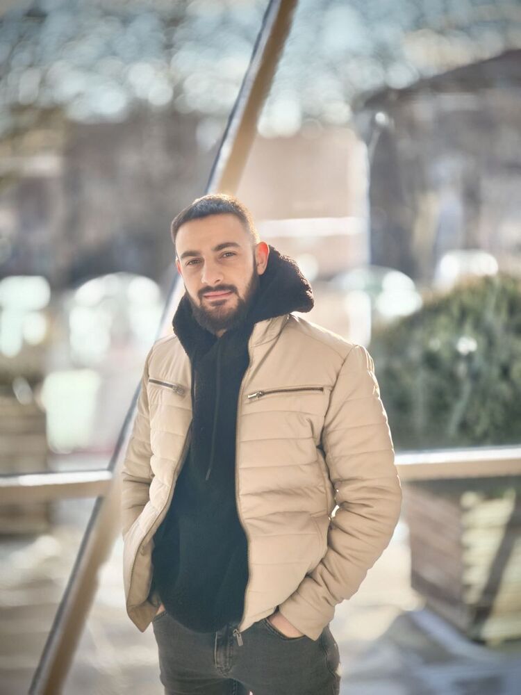  ,   Sergiu, 32 ,   ,   