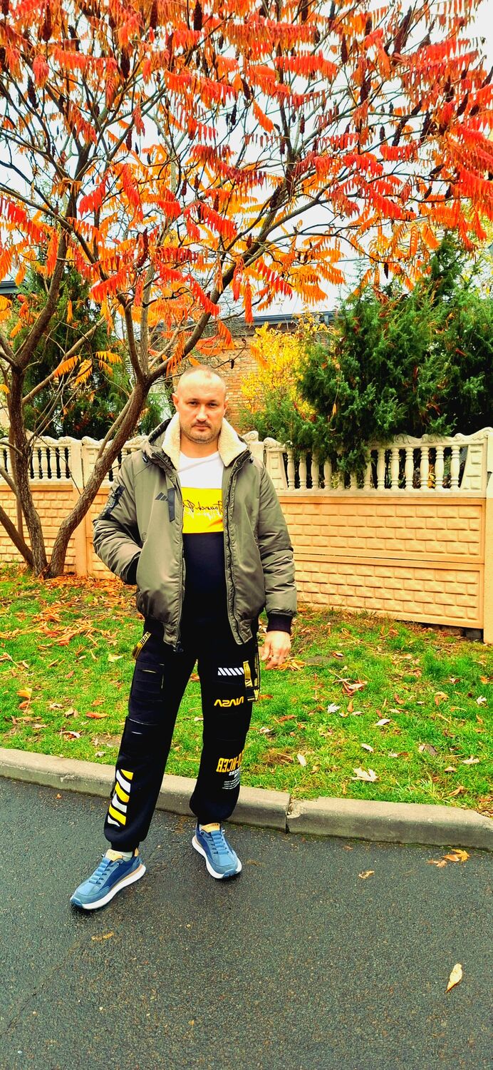  54408742  Andrei, 45 ,    