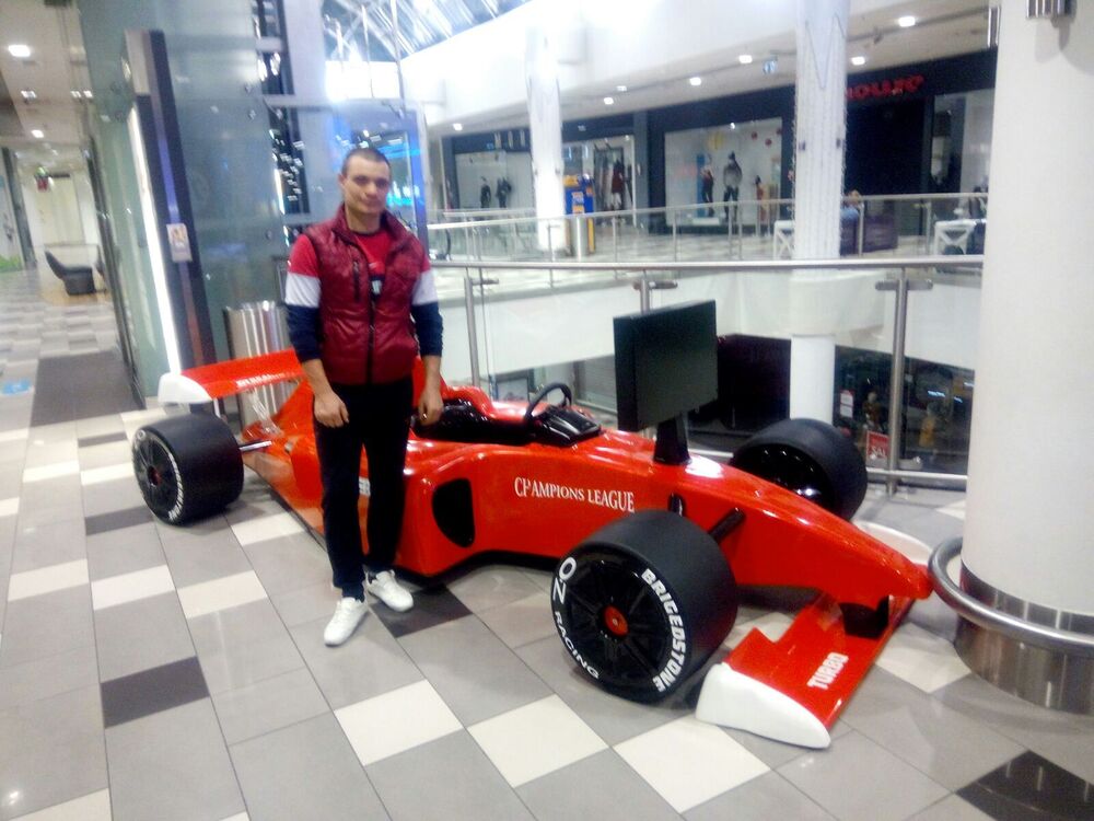  ,   Viktor, 37 ,   c 