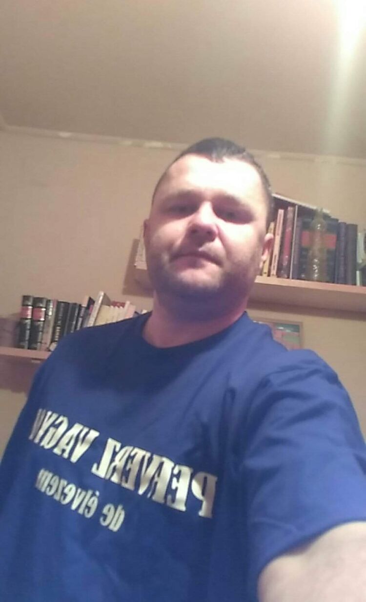 ,   Alex, 44 ,   