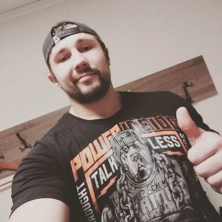  28560602  Roman, 28 ,    