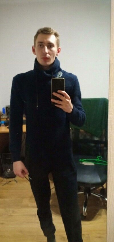  18030352  Nikolai, 31 ,    
