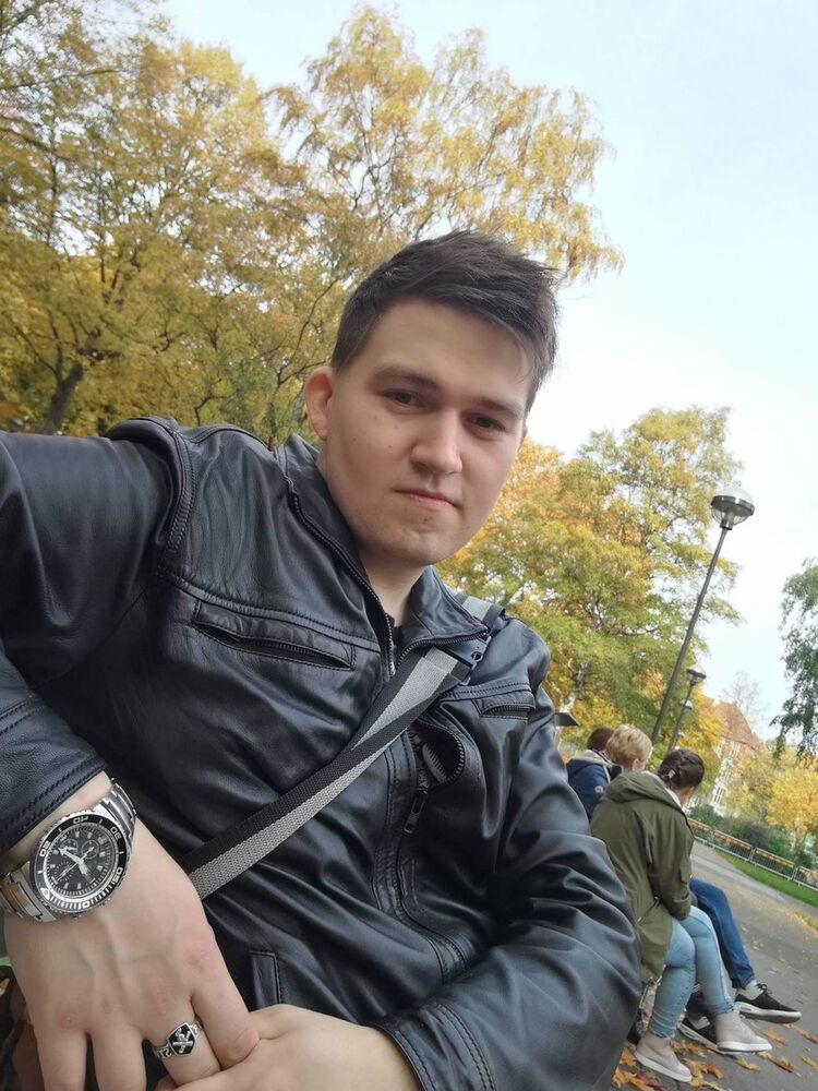  18072672  Vlad, 33 ,    