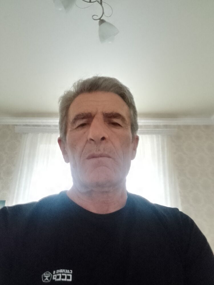  41952322  Slavik, 63 ,    