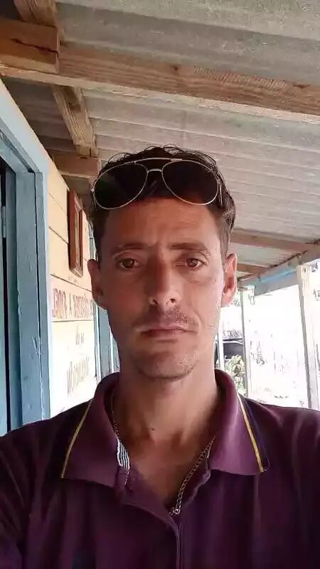  41271162  Charly, 40 ,    