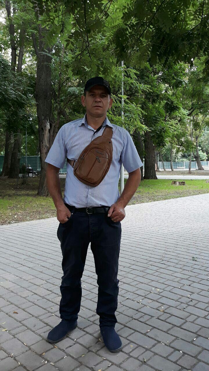  23723532  Andrei, 44 ,    