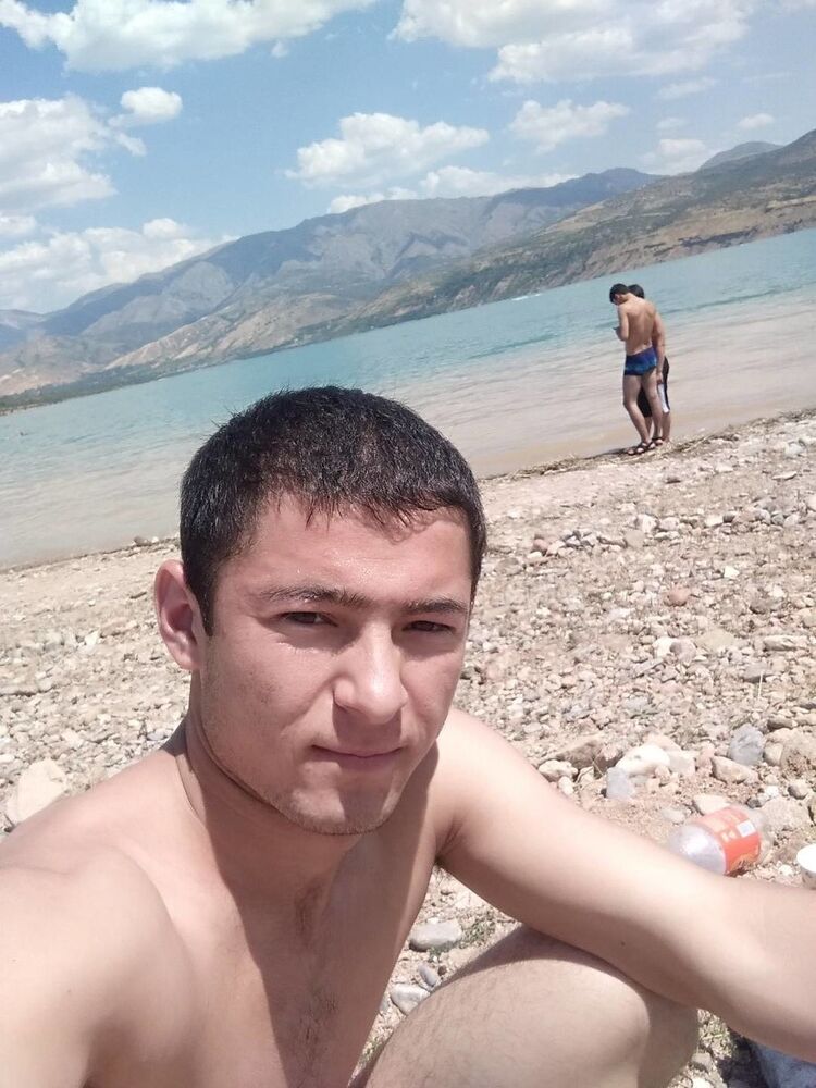  18951062  Donik, 26 ,    