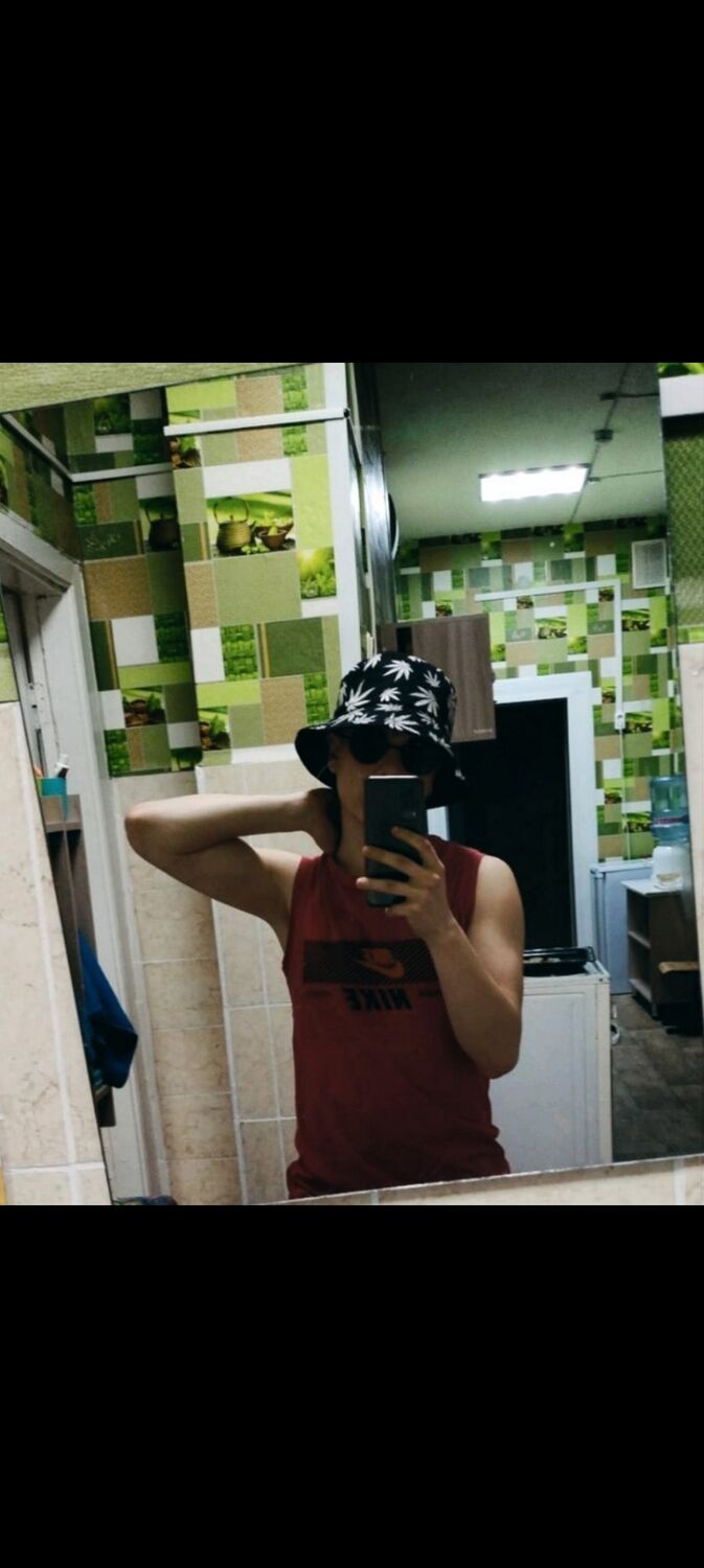  28404732  Nikita, 21 ,    