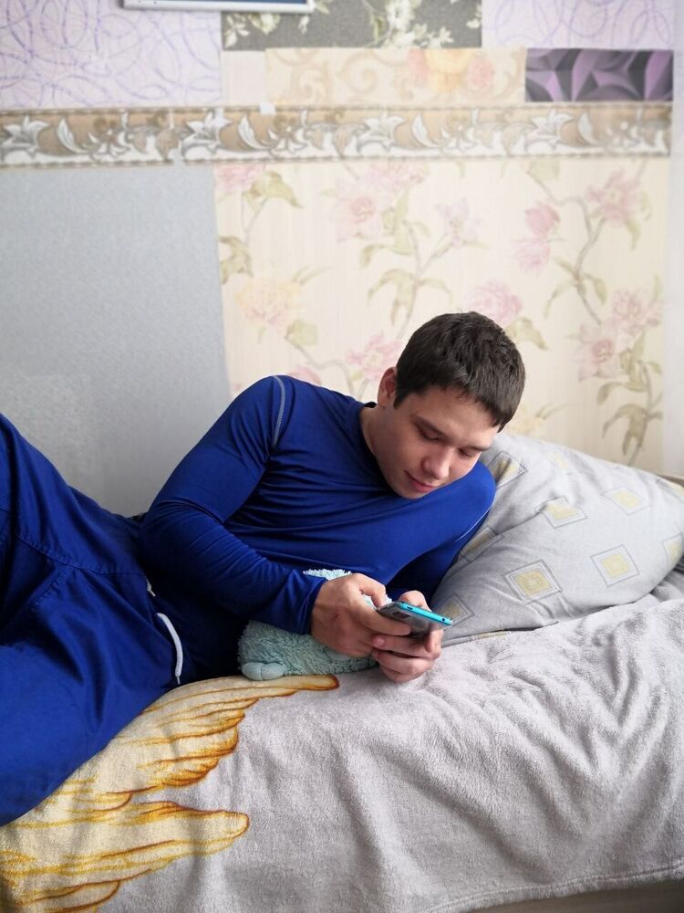  42596432  Denis, 20 ,    