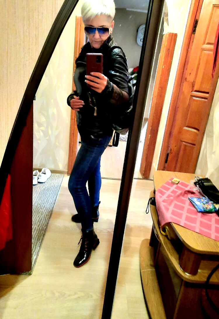  47484802  Elena, 48 ,    