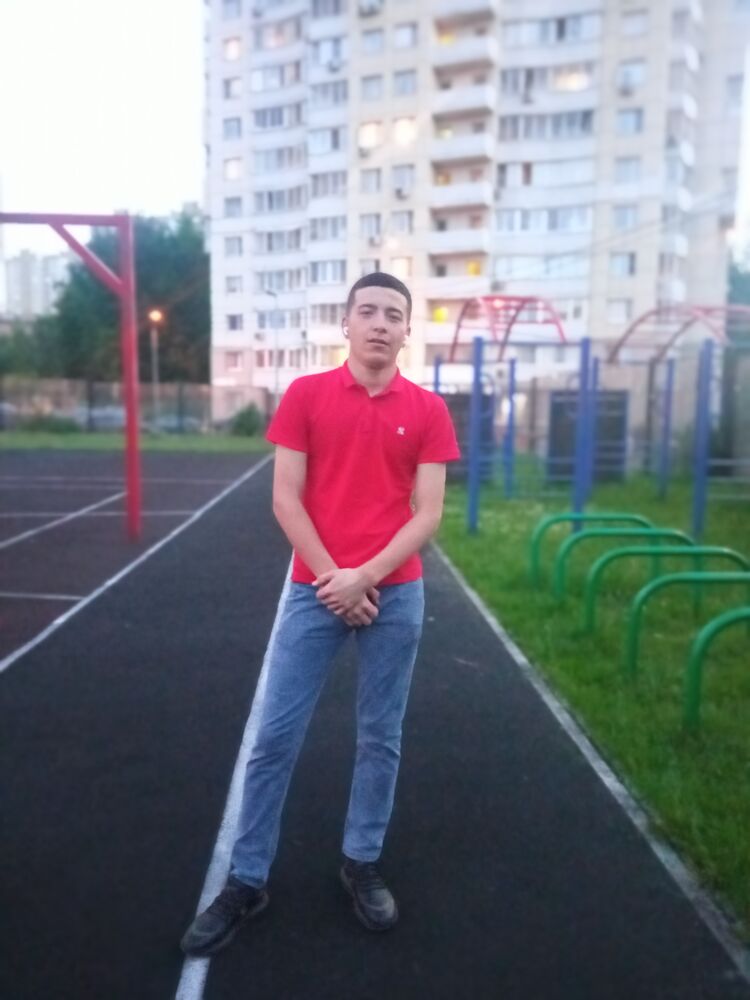  27064312  Ilhom, 21 ,    