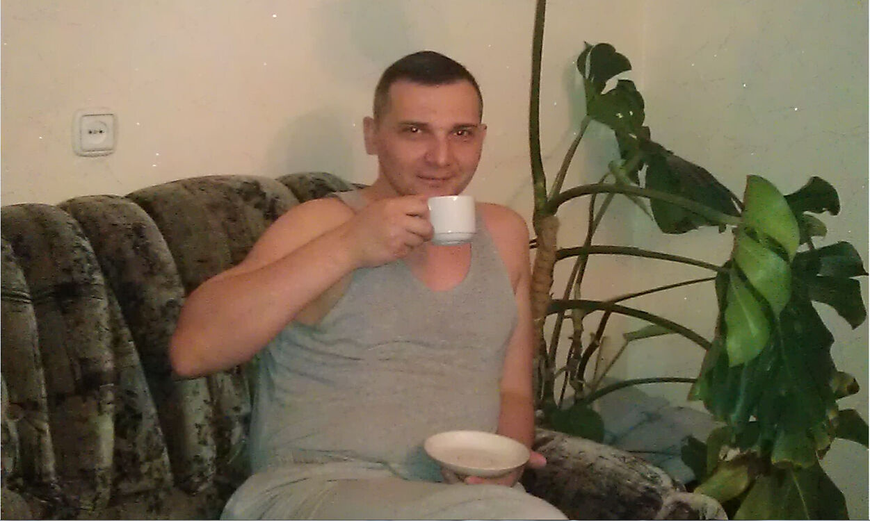  47872282  ANDREI, 47 ,    