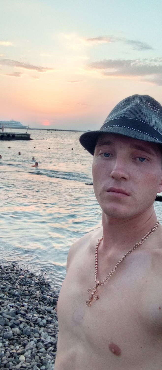  31284602  Alexander, 26 ,    