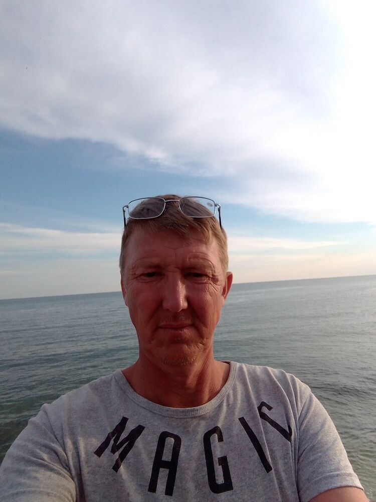  20395942  Vadim, 51 ,    -