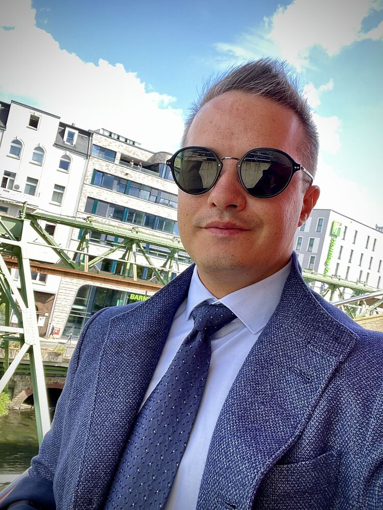  Essen,   , 37 ,     , c 